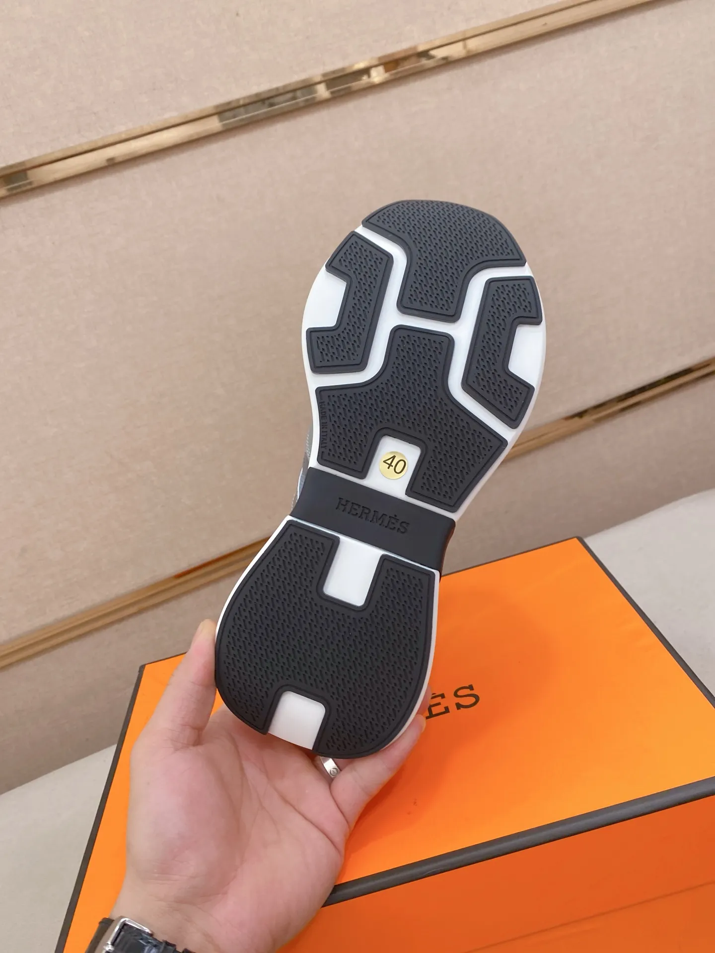 Factory price: 560💰《HERMES》【Classic Original Version】Hermès; Top 🔝 Purchasing Agency 🔍🔍Men's latest 🇺🇸 counters are on sale simultaneously, imported from Italy original ▲▲cowhide ▲▲ (high-end, nobility, class) ) Exquisite workmanship (Italian 🇮🇹 imported water-dyed 🐂 cowhide lining) sole: original sole provided by the original factory, ⚠️exclusive double-layer activity·TPR·rubber·combined molded outsole; super comfortable·wear-resistant·non-slip·environmental protection The real thing is more beautiful if you take the real thing (high quality, follow the order). You can enter and exit the counter at will * Number of yards: 38-44 (45 can be customized and cannot be returned or exchanged)